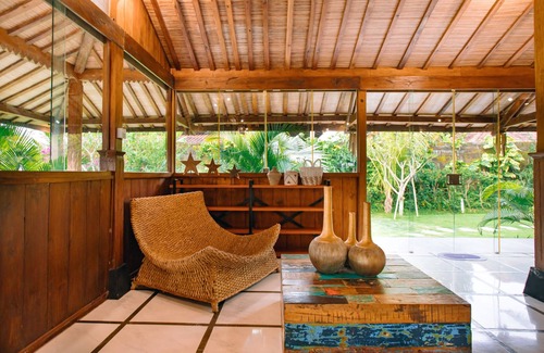 Beraban Villa | 4-bedroom villa in gorgeous Bali with WiFi, AC. Live your tropical dream