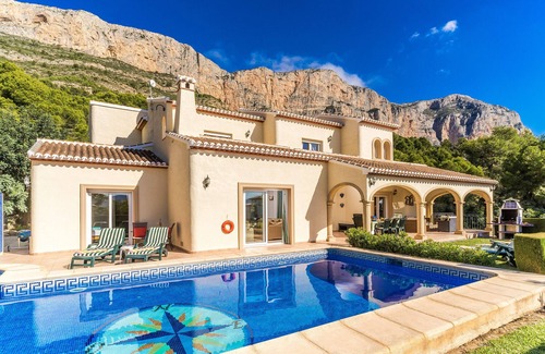 Ermita Villa | 4 Bedroom Villa with Spectacular Views