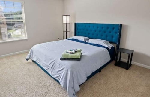 Lithonia House | 4 bedrooms house w/ TV, Wifi, dedicated workspace