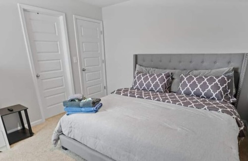 Lithonia House | 4 bedrooms house w/ TV, Wifi, dedicated workspace