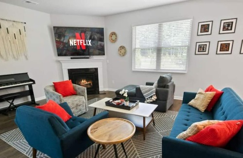 Lithonia House | 4 bedrooms house w/ TV, Wifi, dedicated workspace