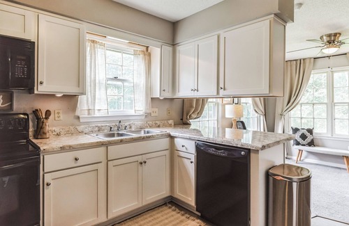 Piney Green House | 4 BR: 2 King Beds! 5 min from Main Gate, Sleeps 8!