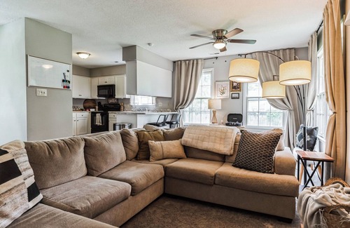 Piney Green House | 4 BR: 2 King Beds! 5 min from Main Gate, Sleeps 8!