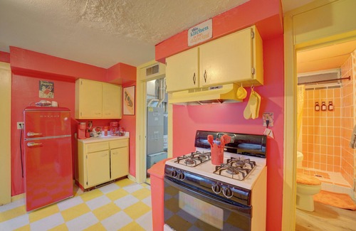 Sandusky House | 4 BR Home 5 Mins to Cedar Point, Retro 1970s!nn