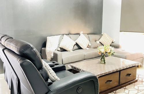 Tarneit House | 4 BRM House Free WiFi Parking in Riverdale-Tarneit