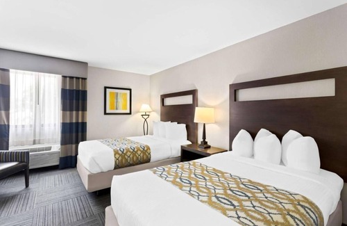 Naperville Hotel | 4 Charming Units Near Downtown Naperville - Free Breakfast and Parking!