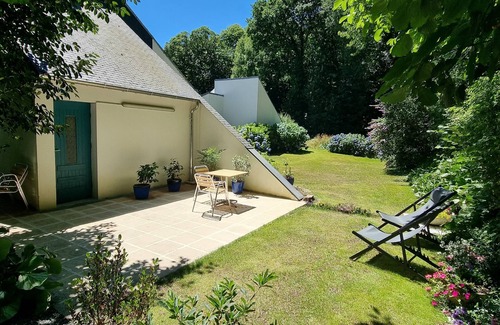 Gourin Apartment | 4* design studio with terrace and garden access