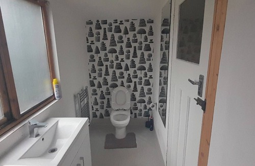 Bournemouth Cabin | 4 Guests - Pet Friendly - 13 min to the Beach