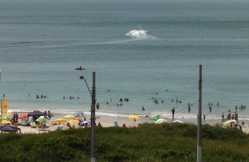 Quatro Ilhas Apartment | 4 ISLANDS - BOMBS-O2 DORMITORIES 60 m FROM THE BEACH-2 AR - WIFI