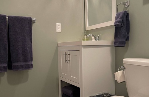 Two Harbors Hotel | #4 King- Vine & Branches Inn -2 minute walk to Burlington Bay!
