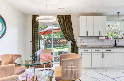 West Arlington House | 4 Mi to AT&T Stadium: Modern Home w/Fenced Yard