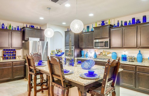 Rosedale House | 4 Mi to CSUB Campus: Spacious Home w/Yard