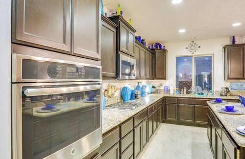 Rosedale House | 4 Mi to CSUB Campus: Spacious Home w/Yard