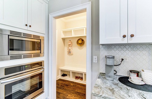 Dothan House | 4 Mi to Dtwn: Stylish Home w/Large Yard in Dothan
