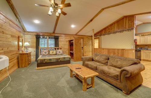 Sylvan Shores House | 4 Mi to Lake Wooded Log Cabin in Eureka Springs!