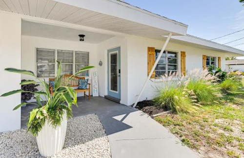 Gulf Gate Estates House | 4 Mi to Siesta Key Beach Sunny Home with Hot Tub!