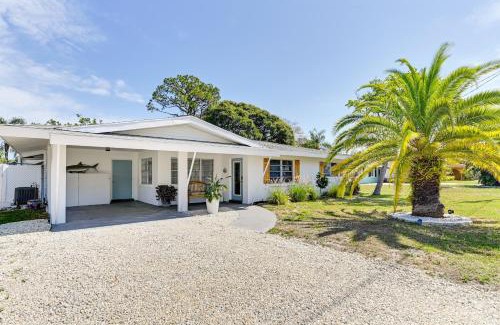 Gulf Gate Estates House | 4 Mi to Siesta Key Beach Sunny Home with Hot Tub!