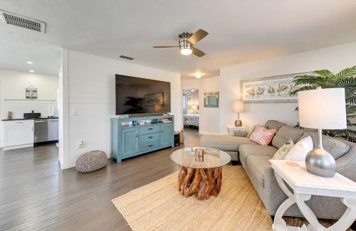 Gulf Gate Estates House | 4 Mi to Siesta Key Beach Sunny Home with Hot Tub!