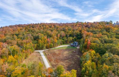 Stratton Mountain House | 4 Mi to Stratton! Group Getaway with Deck and Views