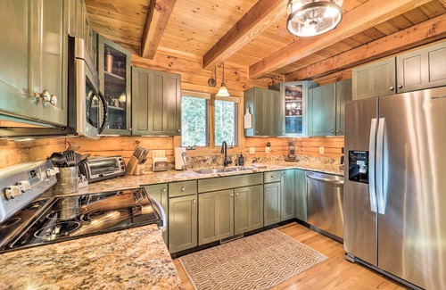 Banner Elk Cabin | 4 Mi to Sugar Mtn: 'Rocky Creek Cabin' w/Hot Tub