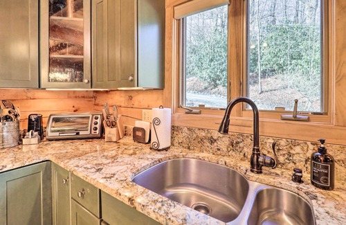 Banner Elk Cabin | 4 Mi to Sugar Mtn: 'Rocky Creek Cabin' w/Hot Tub