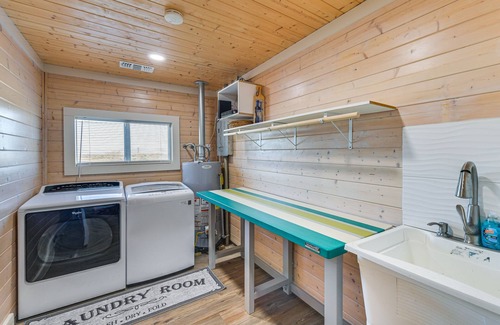 Whitney House | 4 Mi to Whitney Lake: Home on 30 Acres!