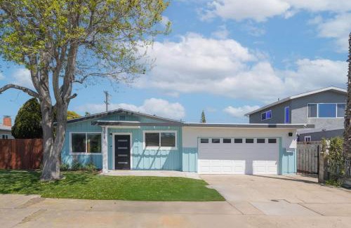 North Clairemont House | 4 Miles to Beach Central and Newly Renovated