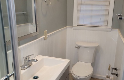 Greater Valley Brook House | 4 miles to CDC, VA & EMORY Master bedroom with en suite bath