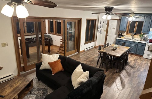 Tunkhannock Township House | 4 min to Pocono Raceway: 4 Acres, Firepit, Jacuzzi