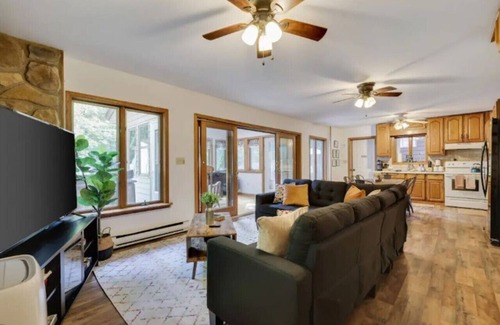 Tunkhannock Township House | 4 min to Pocono Raceway: 4 Acres, Firepit, Jacuzzi