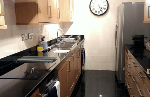Tower Hill Apartment | 4 minute walk to Tower Bridge, fast wifi, lifts, 2 bedrooms, 2 WCs, top floor