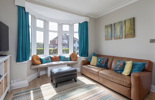 West Cliff House | 4 NIGHTS FOR PRICE OF 3 - 6 bed/6 bath, sea views/garden/parking/Sky