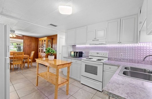 Taylor Creek House | 4 Oaks Oasis 2BR/2BA/Pullout couch