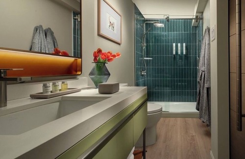 Kahului Hotel | 4 Ocean View Units Perfect for Groups, Onsite Pool, Pets are Welcome