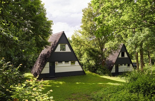 Stadtkyll House | 4-person dog bungalow in the holiday park Landal Wirfttal