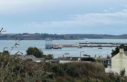 Mylor Churchtown Apartment | 4 Porth Gwel, Sea View & Parking