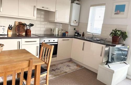 Mylor Churchtown Apartment | 4 Porth Gwel, Sea View & Parking