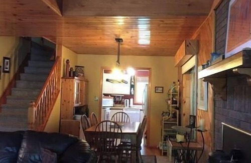 Huntsville House | 4 Season home on quiet Harp Lake