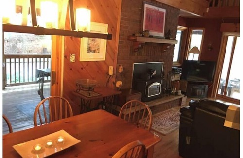 Huntsville House | 4 Season home on quiet Harp Lake