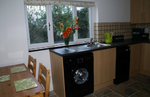 Coed-Y-Paen House | 4 Star detached rural Bungalow with Jacuzzi & Sauna, Play Area and free WIFI