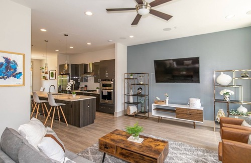 Edgewood House | 4-Story Rooftop Oasis- Fire Pit/King Suite