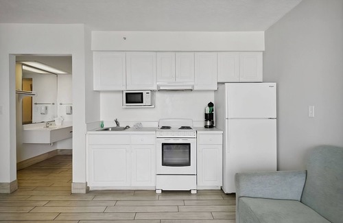 Panama City Beach Hotel | 4 Units, Ocean/Gulf View Suite, Holiday Terrace Beachfront Hotel