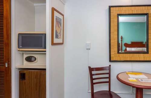 Ala Moana House | 4 x Deluxe Two Doubles Room at Pagoda Hotel