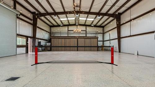 Bermuda Dunes Villa | 41 Palms Estate by AvantStay Indoor Pickleball Pool Hot Tub Outdoor Kitchen