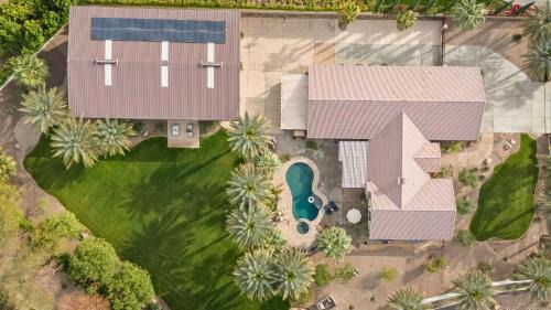 Bermuda Dunes Villa | 41 Palms Estate by AvantStay Indoor Pickleball Pool Hot Tub Outdoor Kitchen