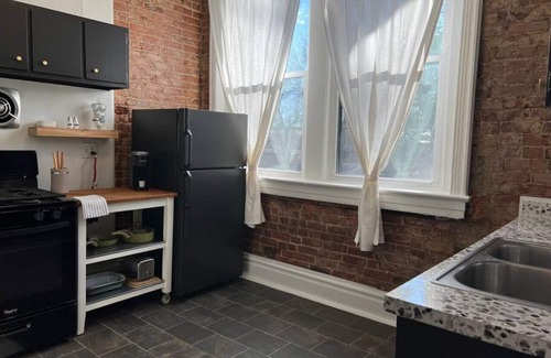 Old Louisville Apartment | 418 #3 · Stellar Suites | Lovely Loft | St. James Court