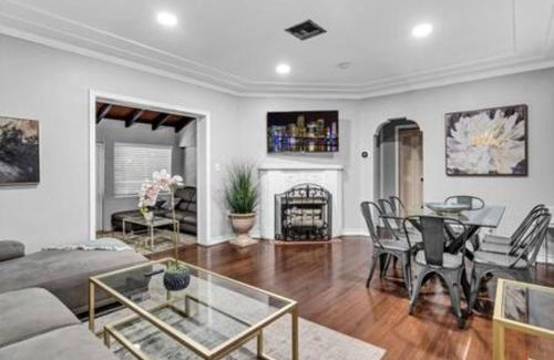 Miami Shores Apartment | 427 NE 107th Studio · 6BR 3BA 7 Beds Pool Parking 2 Kitchen