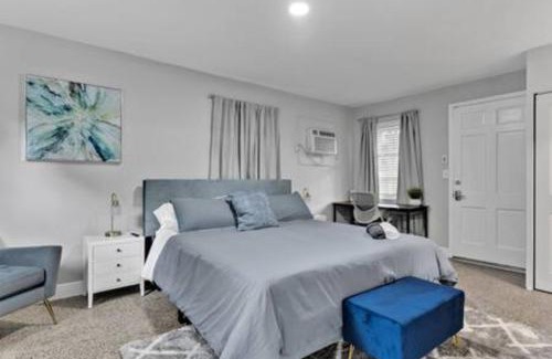 Miami Shores Apartment | 427 NE 107th Studio · 6BR 3BA 7 Beds Pool Parking 2 Kitchen