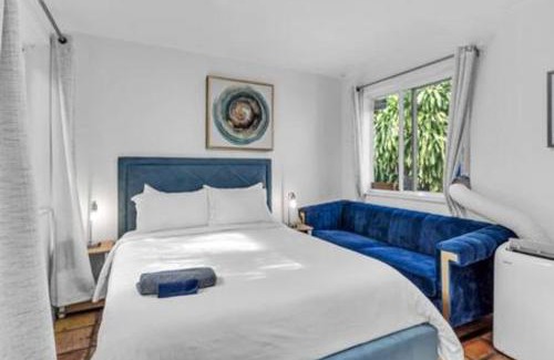 Miami Shores Apartment | 427 NE 107th Studio · 6BR 3BA 7 Beds Pool Parking 2 Kitchen