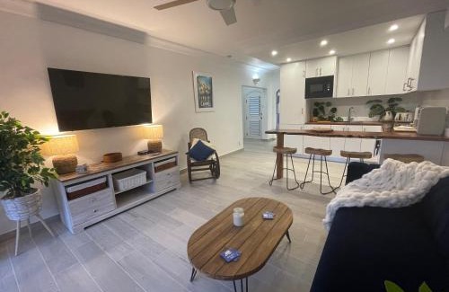 Porters Apartment | 49 Steps - Glitter Bay, St James